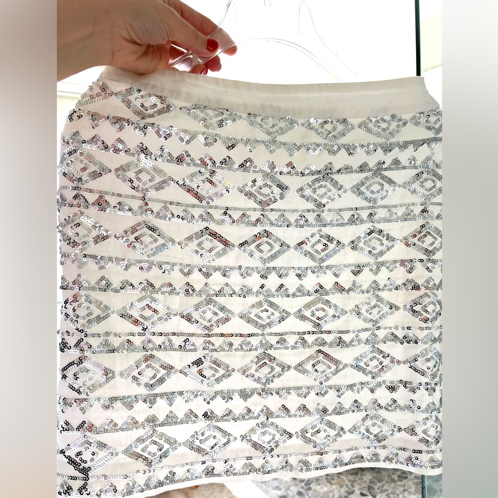 Banana Republic mini skirt in great condition. Worn 2-3 times the most. 18” long